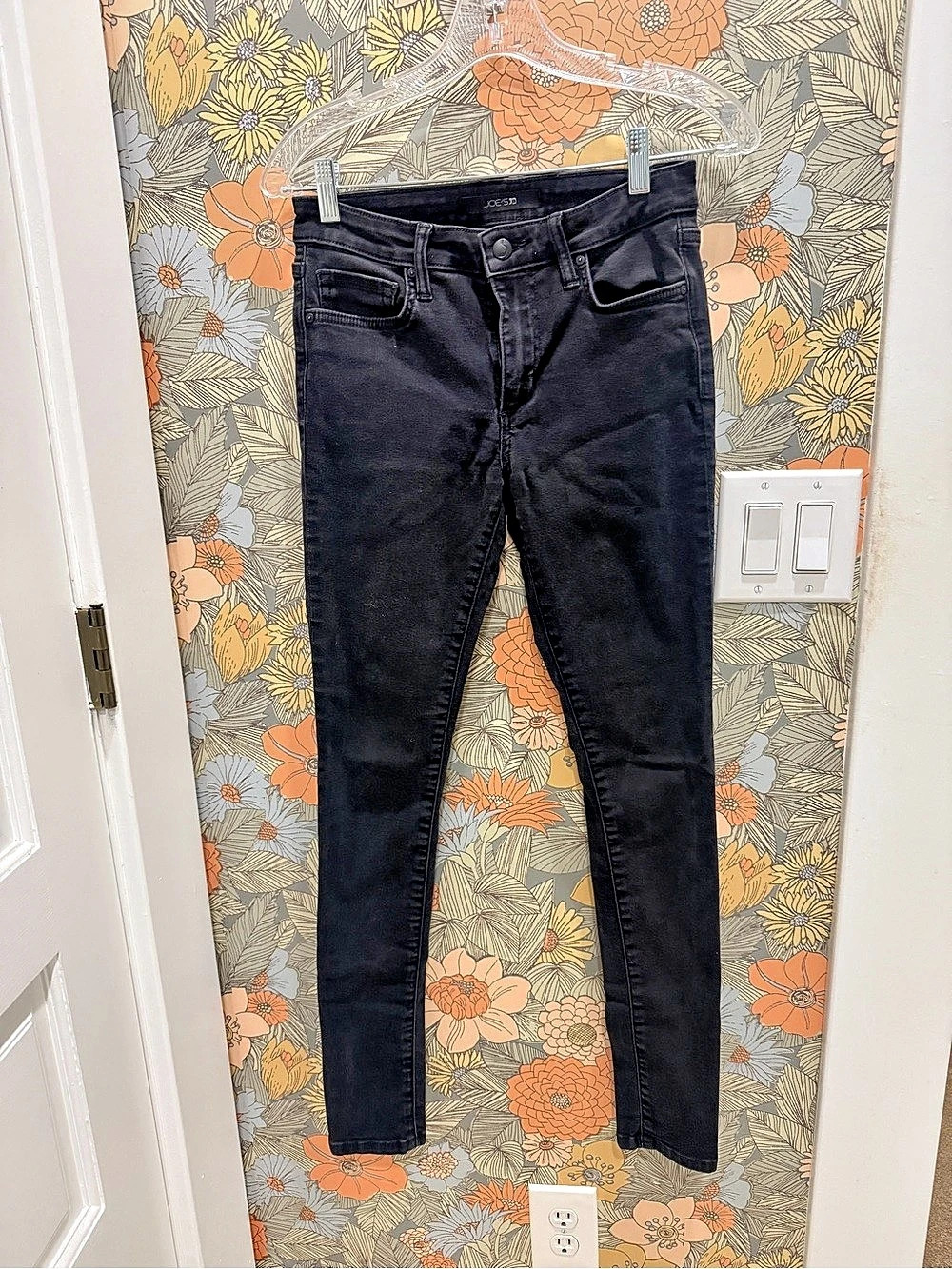 Joe's Jeans Mid Rise Women's Skinny Jeans in Black (size 26)